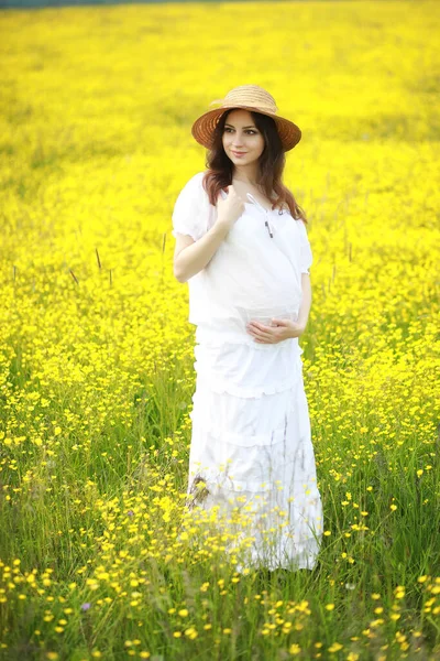 Mujer Embarazada Vestido Campo Flores — Foto de Stock