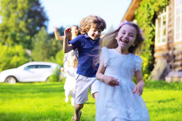 Young Large Family Summer Morning Walk Beautiful Mother Children Playing — Stock Photo, Image