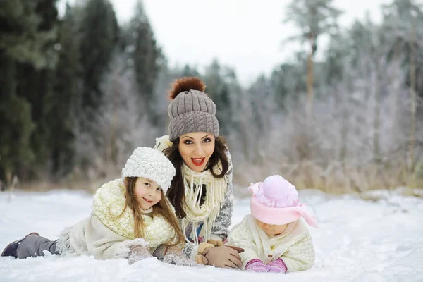 Happy Family Playing Laughing Winter Outdoors Snow City Park Winter — Stock Photo, Image