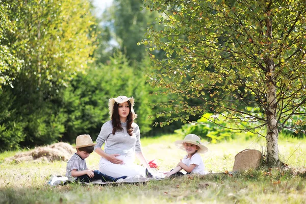 Happy Family Children Having Picnic Park Parents Kids Sitting Garden — стоковое фото