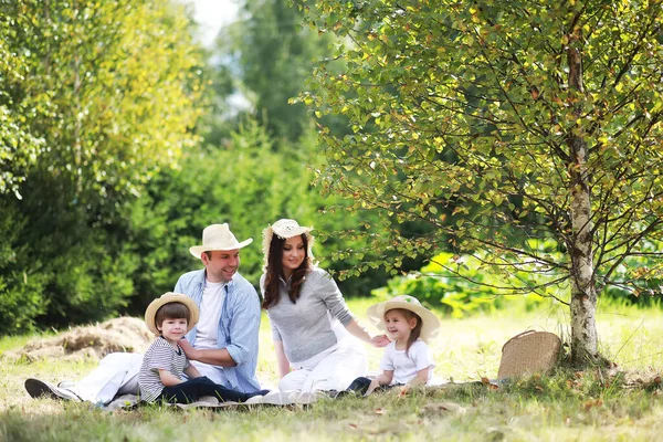 Happy Family Children Having Picnic Park Parents Kids Sitting Garden — стоковое фото