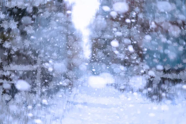 冬の風景 おとぎ話の美しさの雪に覆われた通り 観光地での降雪と冷却 — ストック写真