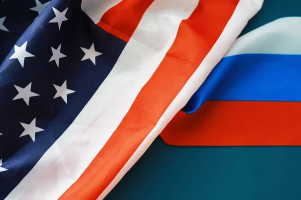 Der Hintergrund Ist Politischer Natur Amerikanische Und Russische Flagge Hintergrund — Stockfoto
