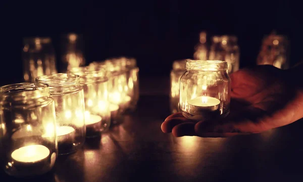 Fondo Con Velas Vidrio Las Velas Arden Lugar Oscuro Descansa — Foto de Stock