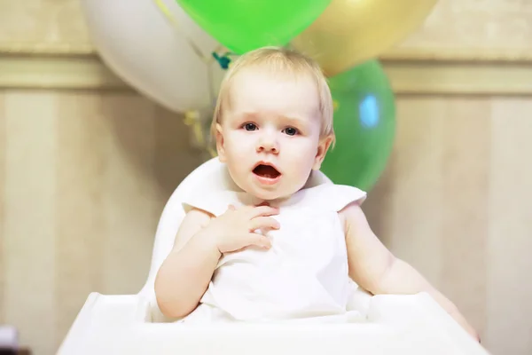 Doğum Günü Bir Yaşında Balonlu Bir Kız — Stok fotoğraf
