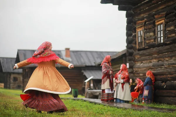 Traditionella Slaviska Ritualer Rustik Stil Utomhus Sommaren Slavisk Bondgård Bönder — Stockfoto
