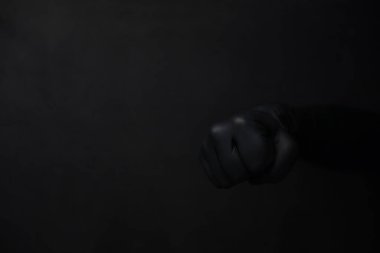 Eldivenli eller. Siyah eldivenler. El hareketleri siyah eldivenler..