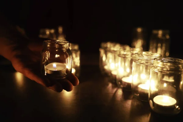 Fundo Com Velas Vidro Velas Ardem Num Lugar Escuro Descanse — Fotografia de Stock