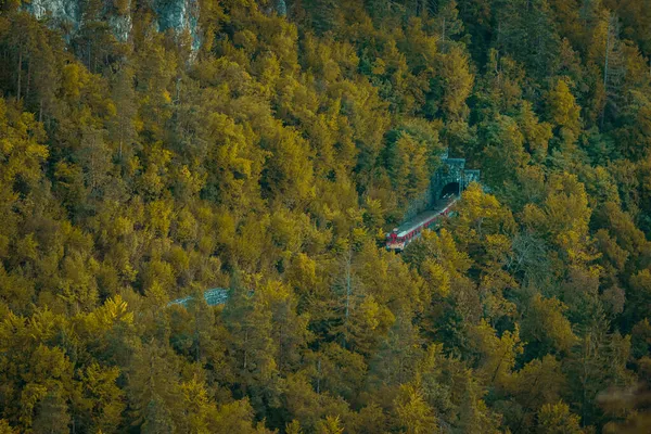 Ein Alter Diesel Personenzug Verlässt Einen Tunnel Einer Winzerschlucht Der — Stockfoto