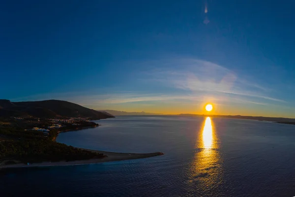 クロアチアのブラック島でZlatniラットケープの空の朝のパノラマビュー クロアチアの海岸で有名な魔法のような美しい半島 — ストック写真