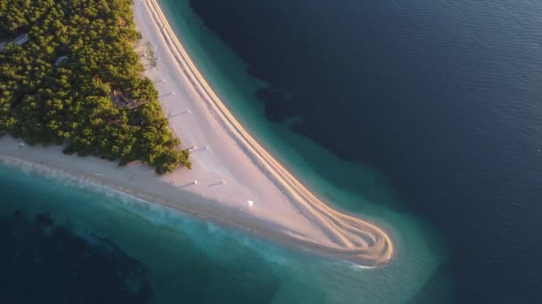 Flygfoto Vertikal Drönare Över Zlatni Rat Udde Brac Kroatien Magiska — Stockvideo