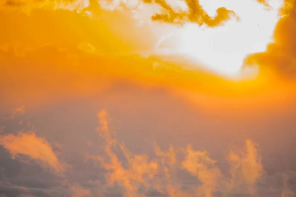 Nuages Fragiles Précipitant Devant Coucher Soleil Ensoleillé — Photo