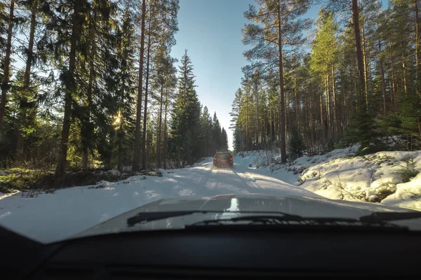 Pericolosa Strada Ghiacciata Innevata Svezia Seguito Altra Auto Attraverso Foresta — Foto Stock