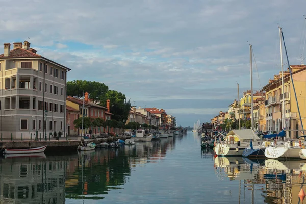 Voiliers Autres Bateaux Amarrés Dans Canal Grado Italie Par Après — Photo