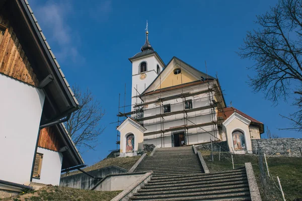 Kikker Uitzicht Sint Mohor Fortunat Kerk Top Van Heuvel Centraal — Stockfoto