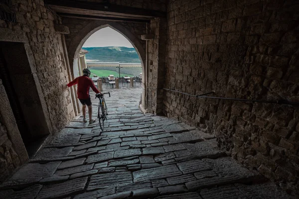 Road Cyclist Clip Shoes Struggling Walk Slippery Stones Istrian Medieval —  Fotos de Stock