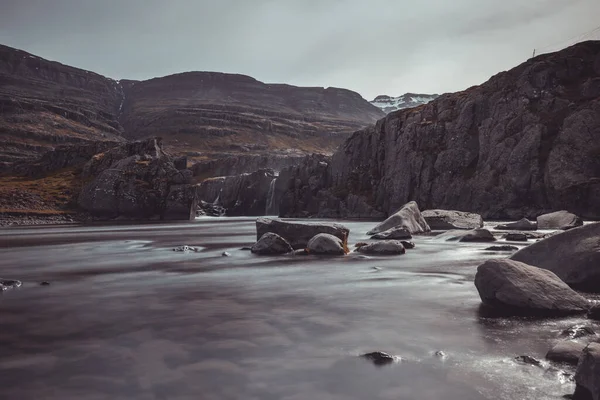 Hermosas Cascadas Agua Sobre Cascada Fossardalur Iceland Con Hermosos Paisajes — Foto de Stock