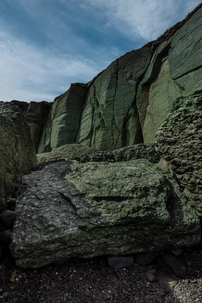Зелений Ігнімбрит Формується Пляжі Південній Частині Країни Вулканічний Конгломерат Валунами — стокове фото