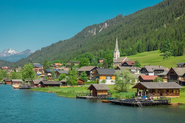 Belas Margens Lago Weissensee Áustria Belo Cenário Com Lago Alpino — Fotografia de Stock