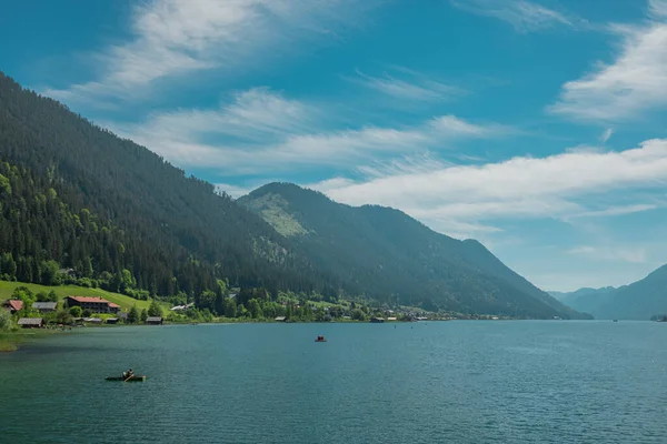 Belas Margens Lago Weissensee Áustria Belo Cenário Com Lago Alpino — Fotografia de Stock