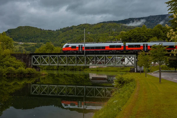 Modern Train Running Metal Trestle Bridge Reichraming Austria Nice Reflection — Stockfoto