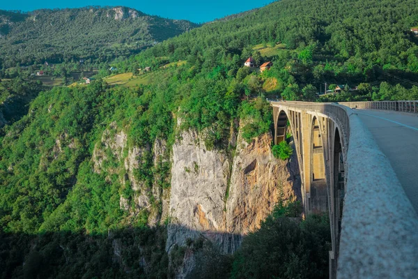 Słynny Most Rzece Tara Czarnogórze Lub Crna Gora Wieczornym Słońcu — Zdjęcie stockowe