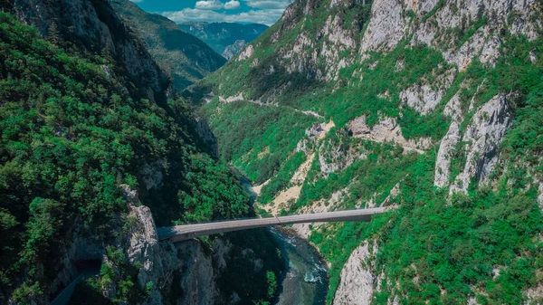 Narrow Gorge Piva River Canyon Close High Road Bridge Valley — Zdjęcie stockowe