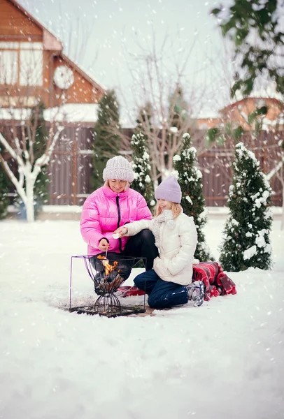 Mom Daughter Have Fun Winter House — Stock Photo, Image
