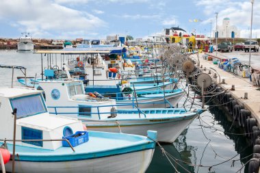 Limanda Yunan balıkçı tekneleri