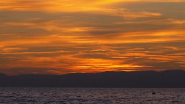Ηλιοβασίλεμα Στο Μπαρντολίνο Στη Λίμνη Γκάρντα — Αρχείο Βίντεο