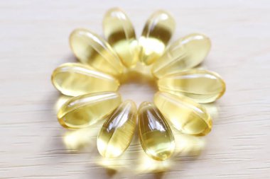 Çiçek şeklinde düzenlenmiş şeffaf kapsül takviyeleri