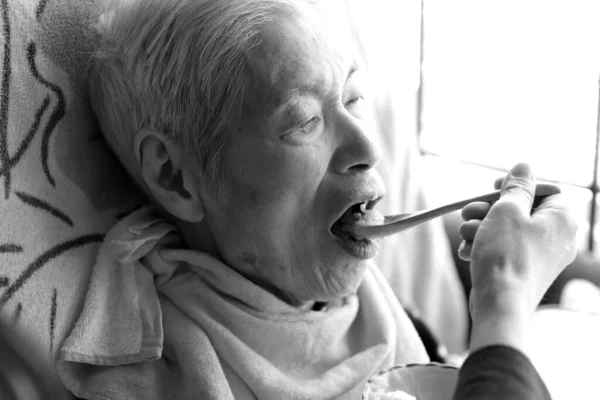 Уход Пожилыми Женщинами Дому — стоковое фото