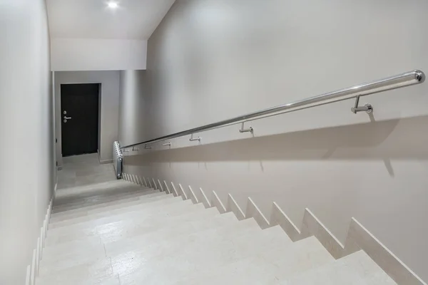 Light Staircase Finished White Tiles Chrome Railings Leading Black Entrance — Stockfoto