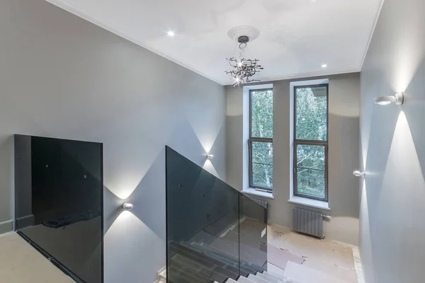 Light Gray Corridor Staircase Dark Glass Railing Stylish Lamp Two — Stockfoto