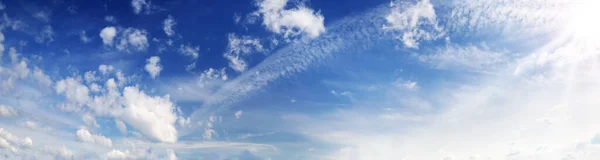 Vista Panorâmica Céu Nublado Primavera Fundo Bonito — Fotografia de Stock