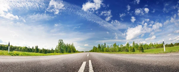 Vista Cerca Carretera Asfalto Parque Natural Primavera Panorámico Hermoso Fondo —  Fotos de Stock