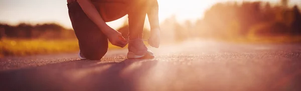 Sporty Woman Tying Shoe Laces Starting Run Sunset Nature Concept —  Fotos de Stock