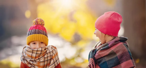 Children Warm Hats Scarves Standing Autumnal Park Consept Friendship Freedom — Fotografia de Stock