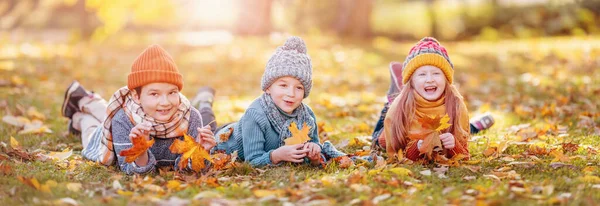 Group Children Lying Onthe Ground Autumnal Park Concept Friendship Family — Stockfoto