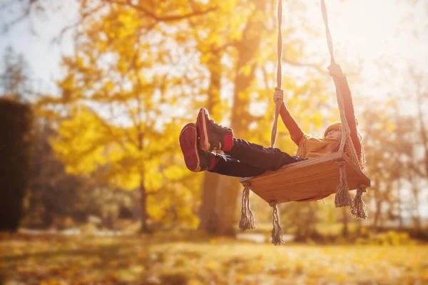 Cute Girl Swinging Swing Sunny Park Concept Healthy Lifestyle — Stock Photo, Image