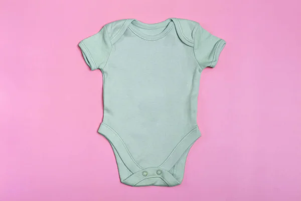 Puste Brzozy Szablon Body Baby Makiety Bliska Różowym Tle Kombinezon — Zdjęcie stockowe