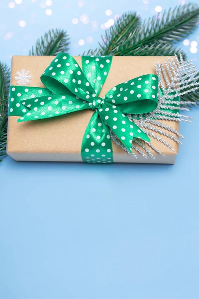 Joyeux Noël Bonne Année Cadeau Avec Ruban Vert Pois Ornements — Photo