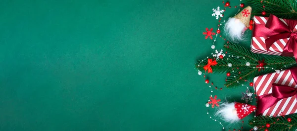 Noel arkaplanı. Düz yeni yıl fotokopi alanı ile modellenir, yakın çekim. Pankart