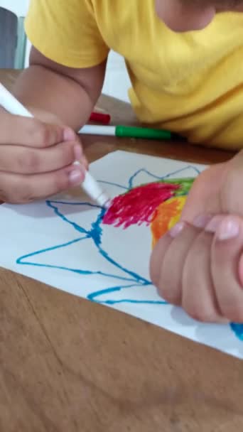 Pintura Infantil Con Piloto Hoja Blanca Planta Detalle — Vídeo de stock