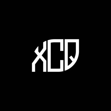Siyah arka planda XCQ harf logosu tasarımı. XCQ yaratıcı harflerin baş harfleri logo kavramı. XCQ harf tasarımı.