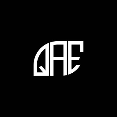 Siyah arkaplan üzerine QAE harf logosu tasarımı. QAE yaratıcı harflerin baş harfleri logo kavramı. QAE vektör harf tasarımı..