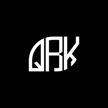 Siyah arkaplan üzerine QRK harf logosu tasarımı. QRK yaratıcı harflerin baş harfleri logo kavramı. QRK vektör harf tasarımı.