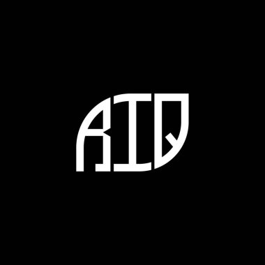 RIQ harfi logo tasarımı siyah arka planda. RIQ yaratıcı harflerin baş harfleri logo kavramı. RIQ harf tasarımı.