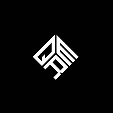 Siyah arkaplanda QRM harf logosu tasarımı. QRM yaratıcı harflerin baş harfleri logo kavramı. QRM harf tasarımı.