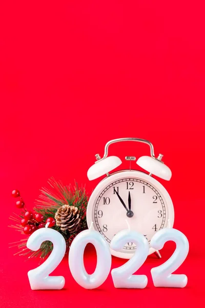 Festive Composition Pine Branch Alarm Clock Candle Number 2022 Red — Stock Photo, Image